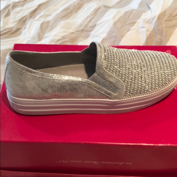 skechers memory foam silver